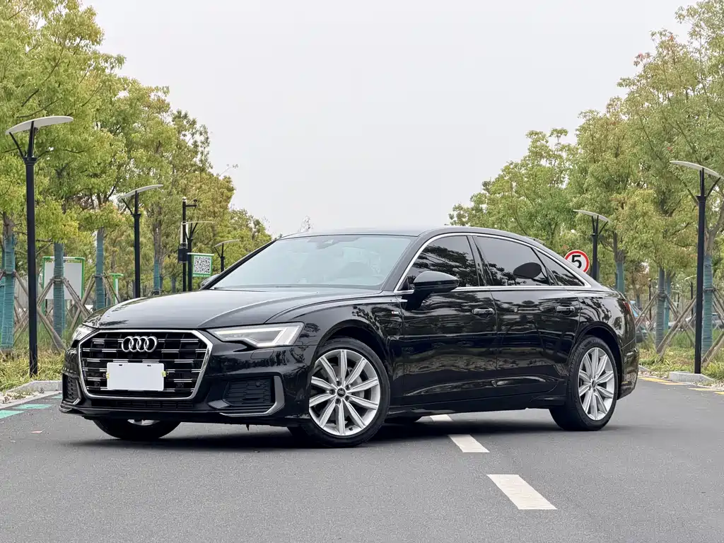 Audi A6L 2022 — фото 1