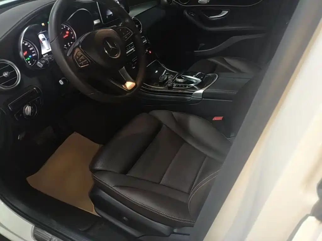 Mercedes-Benz GLC 2018 — фото 15