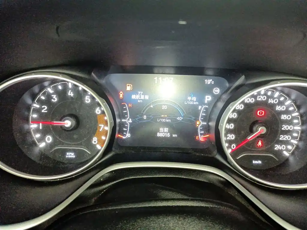 Jeep Compass 2018 — фото 12