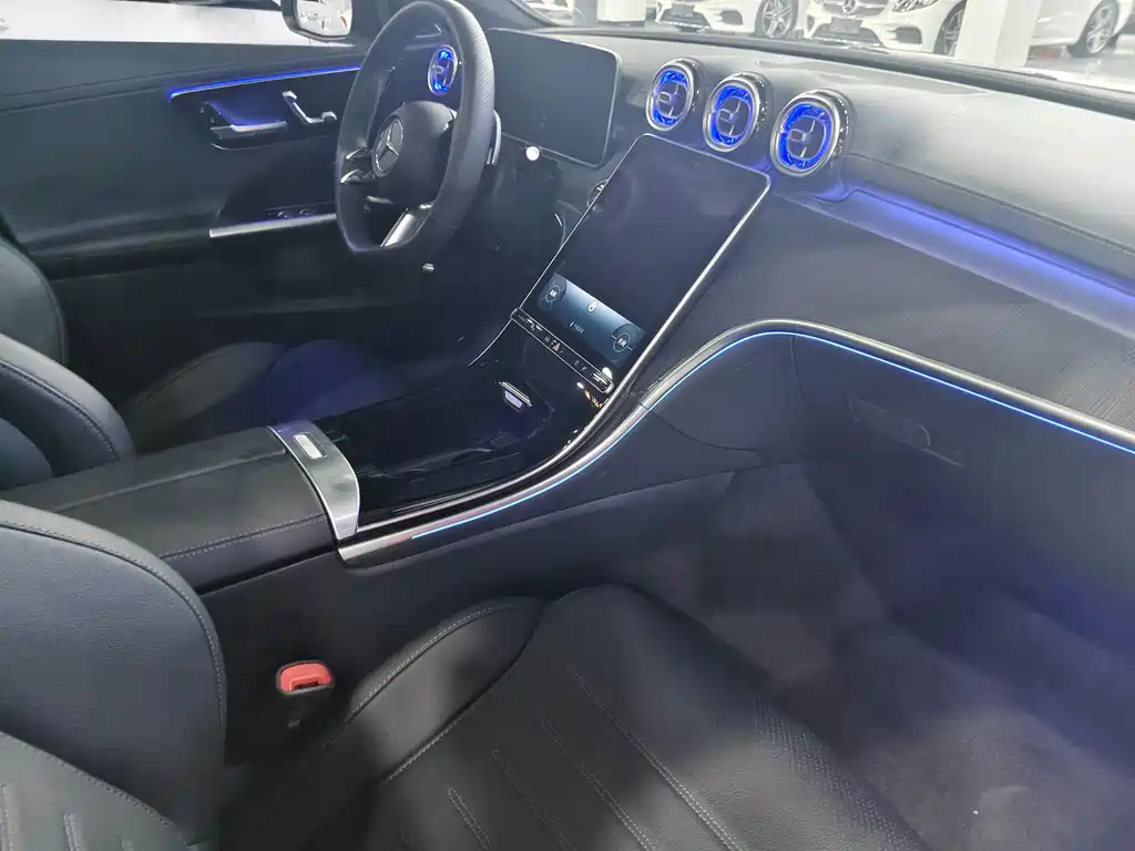 Mercedes-Benz C-Class 2023 — фото 18