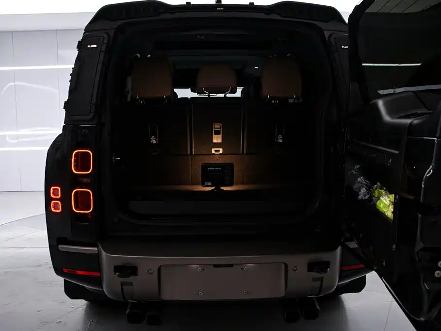 Land Rover Defender 2025 — фото 15