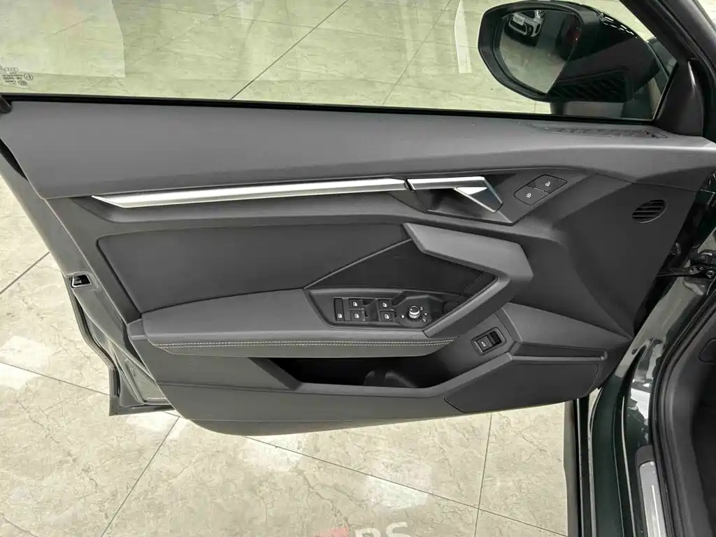 Audi A3 2023 — фото 10