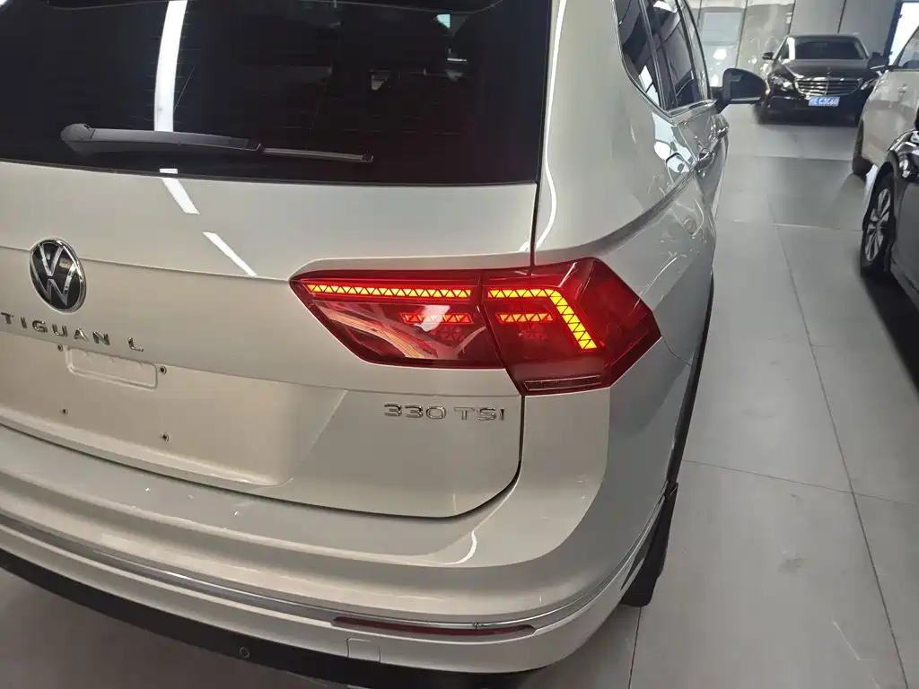 Volkswagen Tiguan L 2021 — фото 24