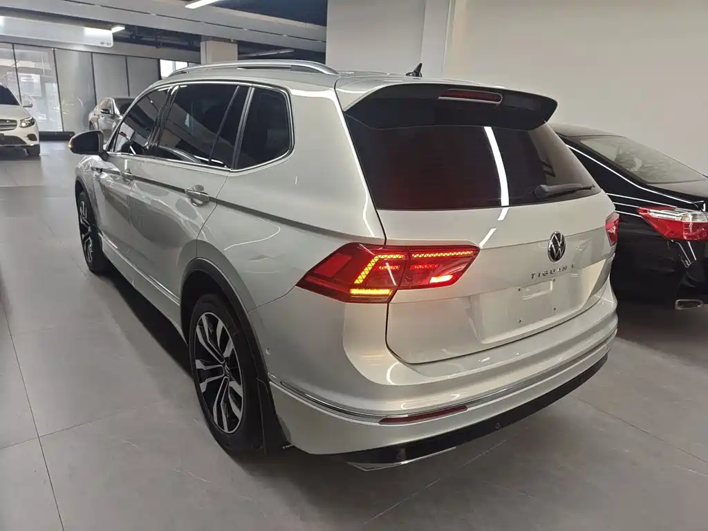 Volkswagen Tiguan L 2021 — фото 23