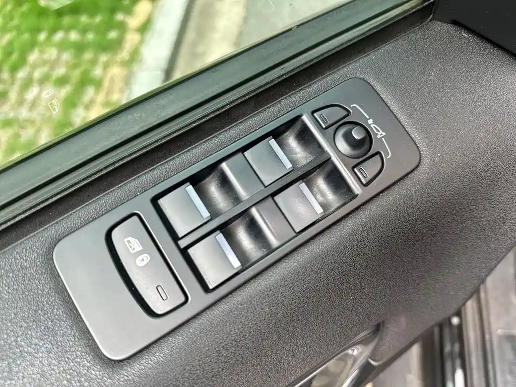 Land Rover Discovery Sport 2018 — фото 16