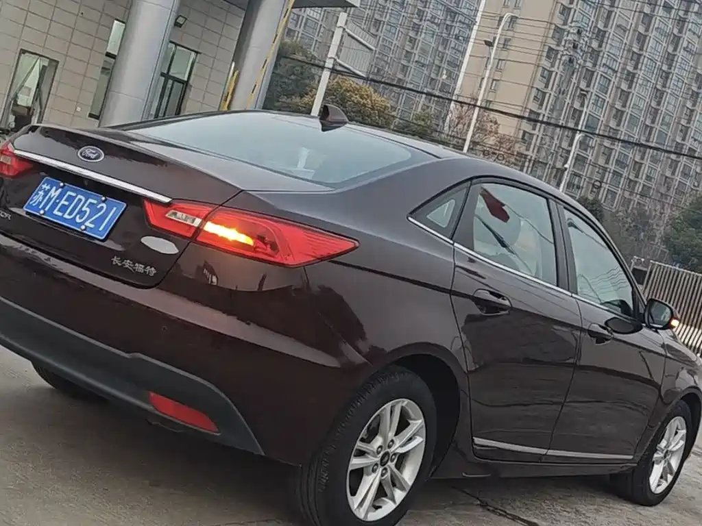 Ford Escort 2019 — фото 14