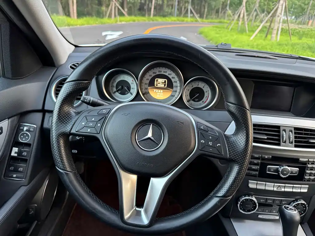 Mercedes-Benz C-Class 2011 — фото 10