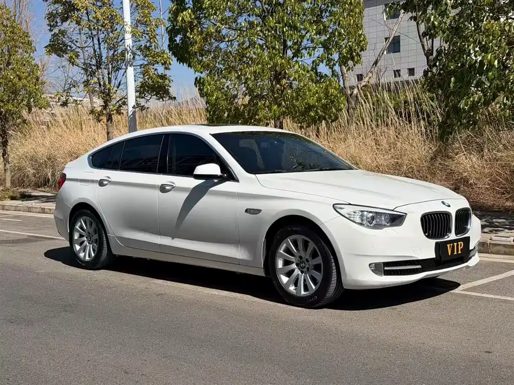 BMW 5 Series GT 2011 — фото 2