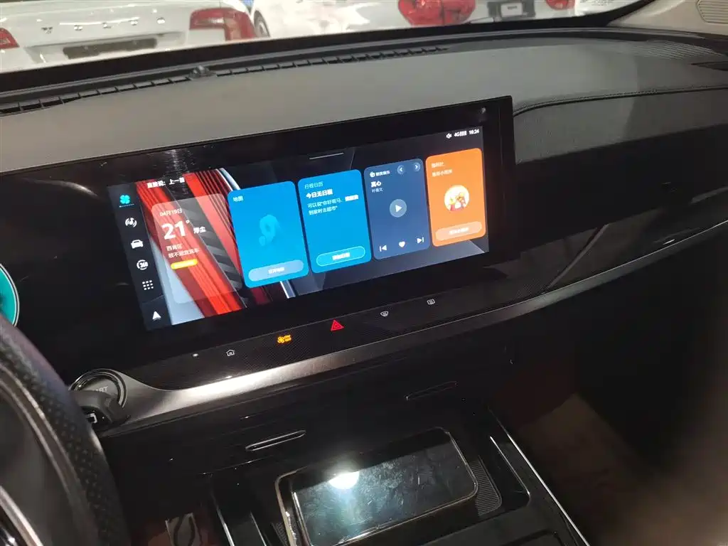 Roewe RX5 eMAX 2022 — фото 13