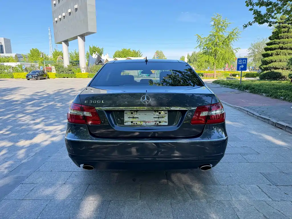 Mercedes-Benz E-Class 2010