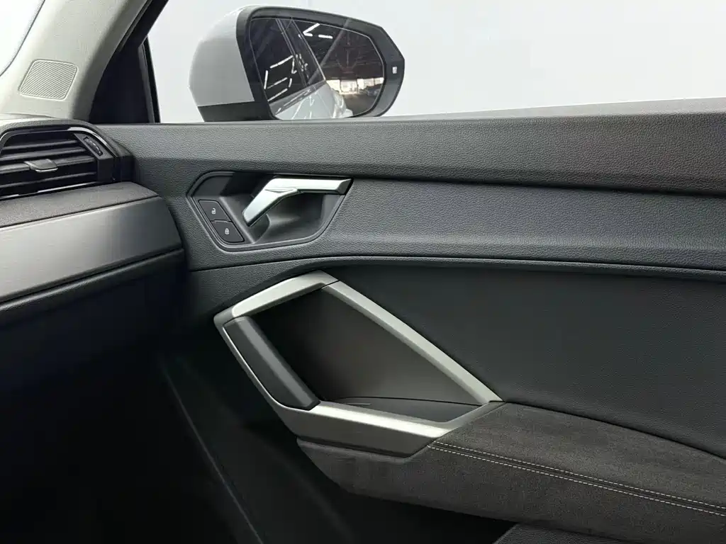 Audi Q3 2022 — фото 12