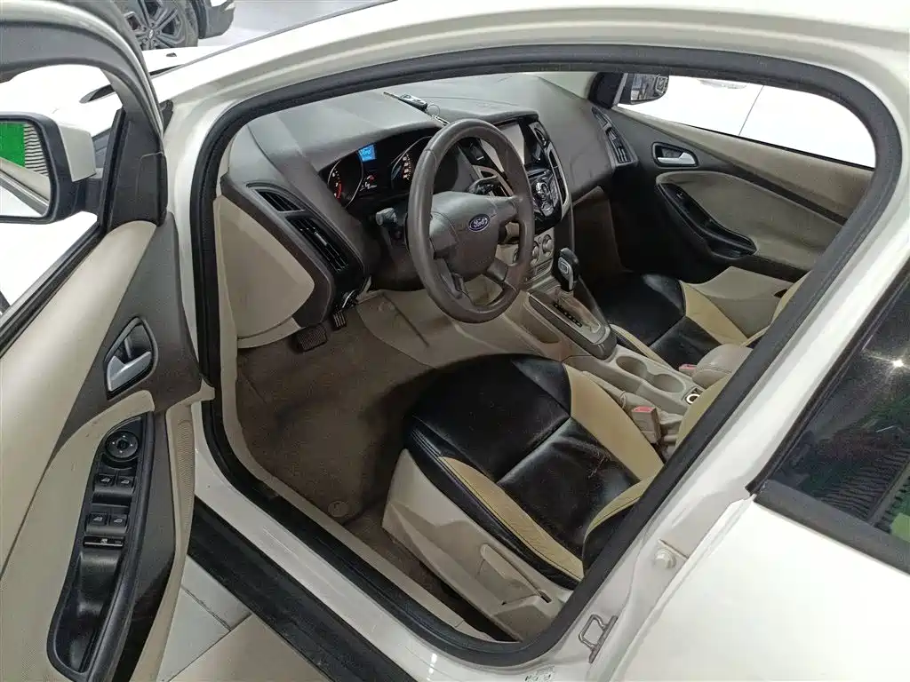 Ford Focus 2015 — фото 16