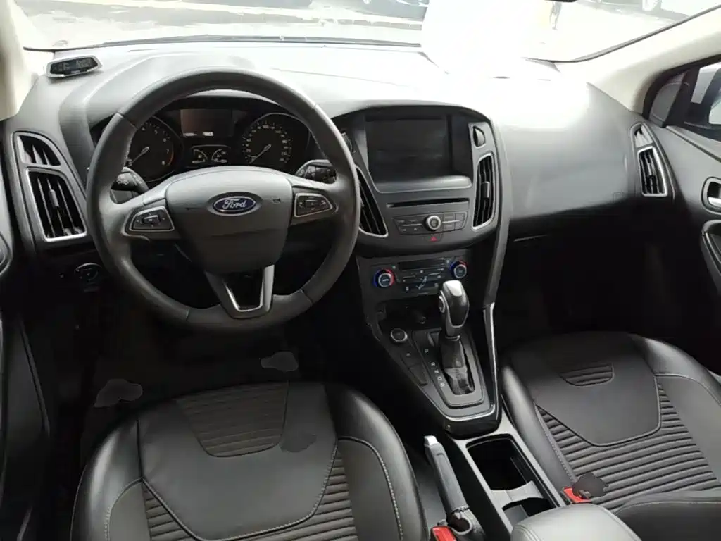 Ford Focus 2017 — фото 10