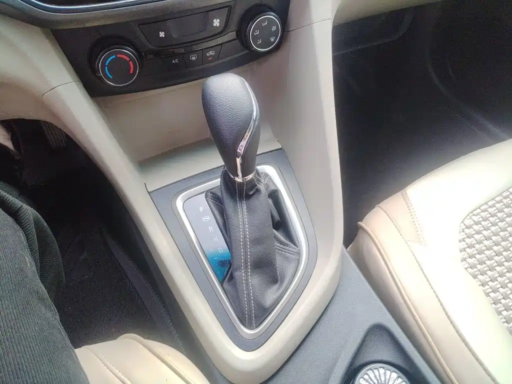 Buick Excelle 2015 — фото 14