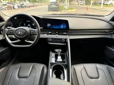 Hyundai Elantra 2023