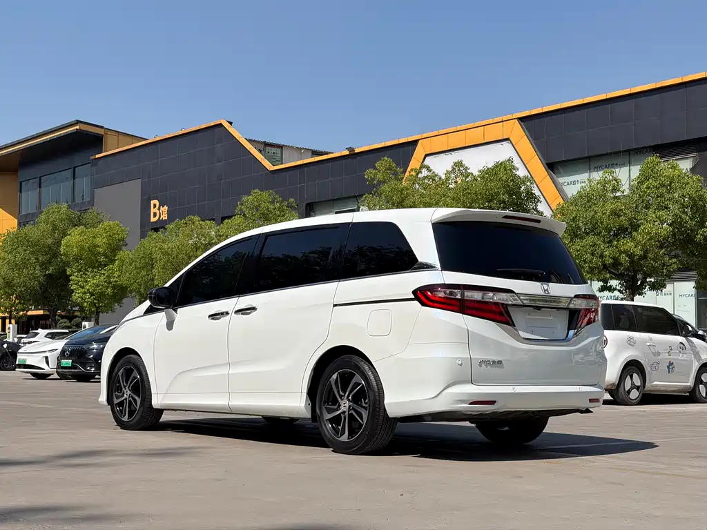 Honda Odyssey 2018 — фото 18