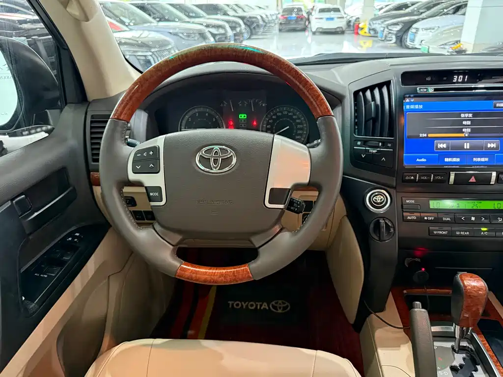 Toyota Land Cruiser 2015 — фото 13