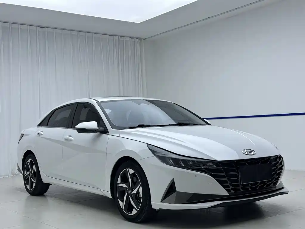 Hyundai Elantra 2023 — фото 3