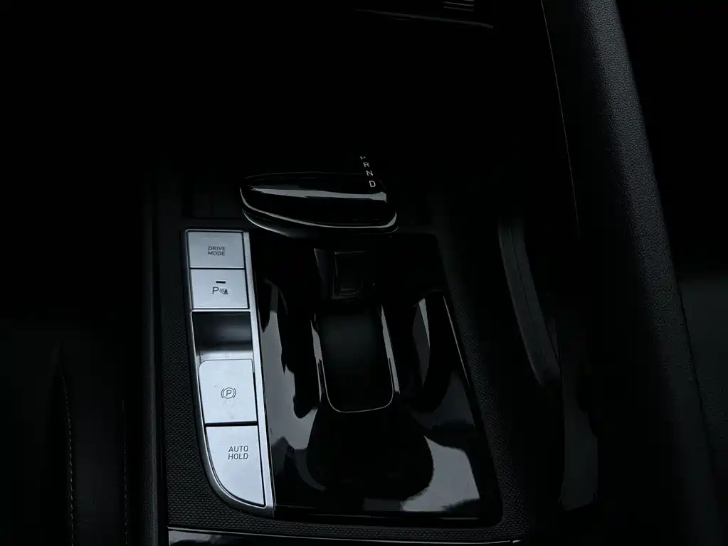 Hyundai Elantra 2023 — фото 15