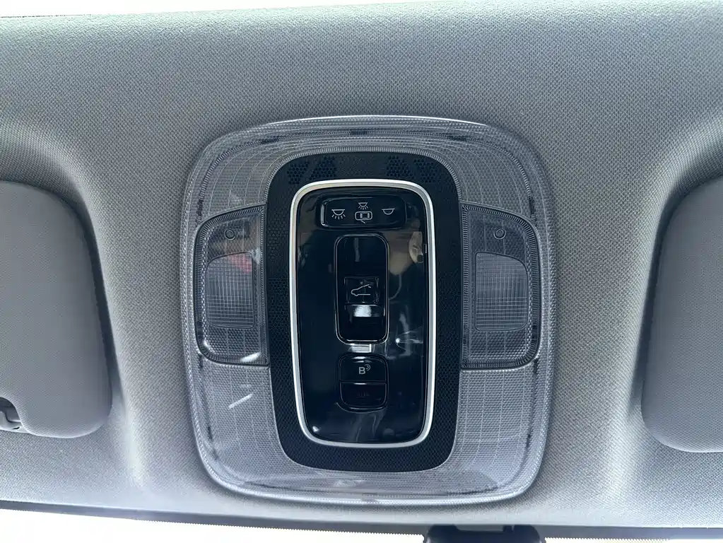 Hyundai Elantra 2023 — фото 19