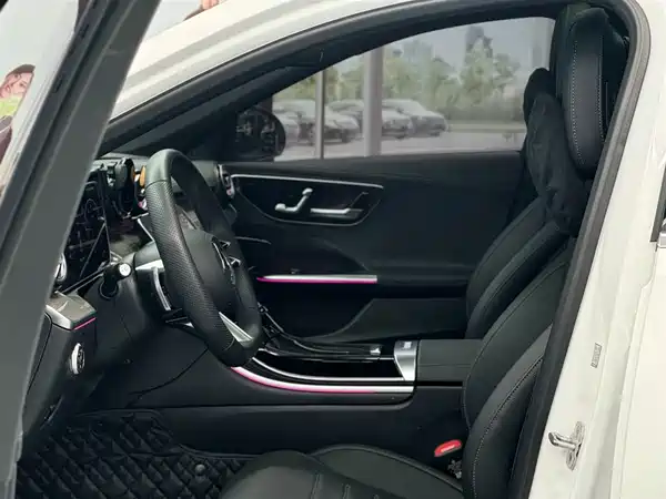 Mercedes-Benz C-Class 2024