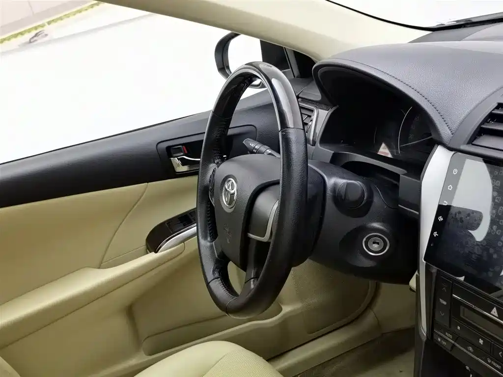 Toyota Camry 2016 — фото 22