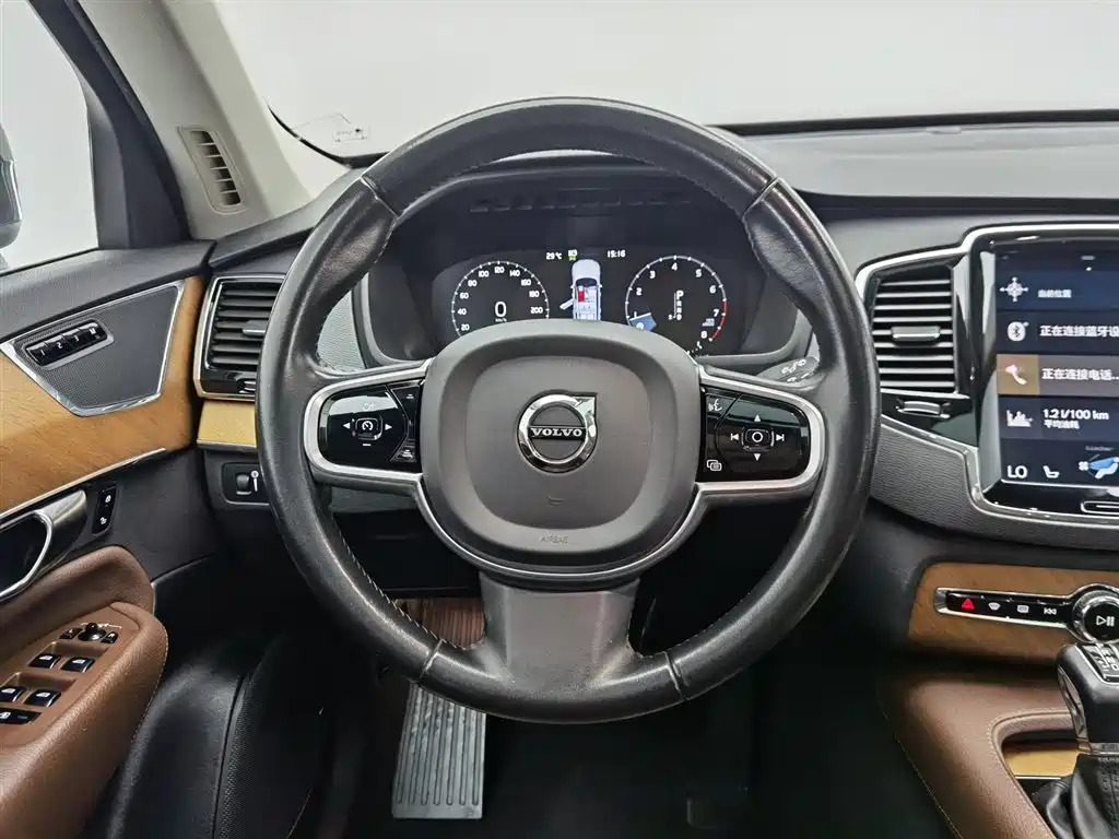 Volvo XC90 2020 — фото 11