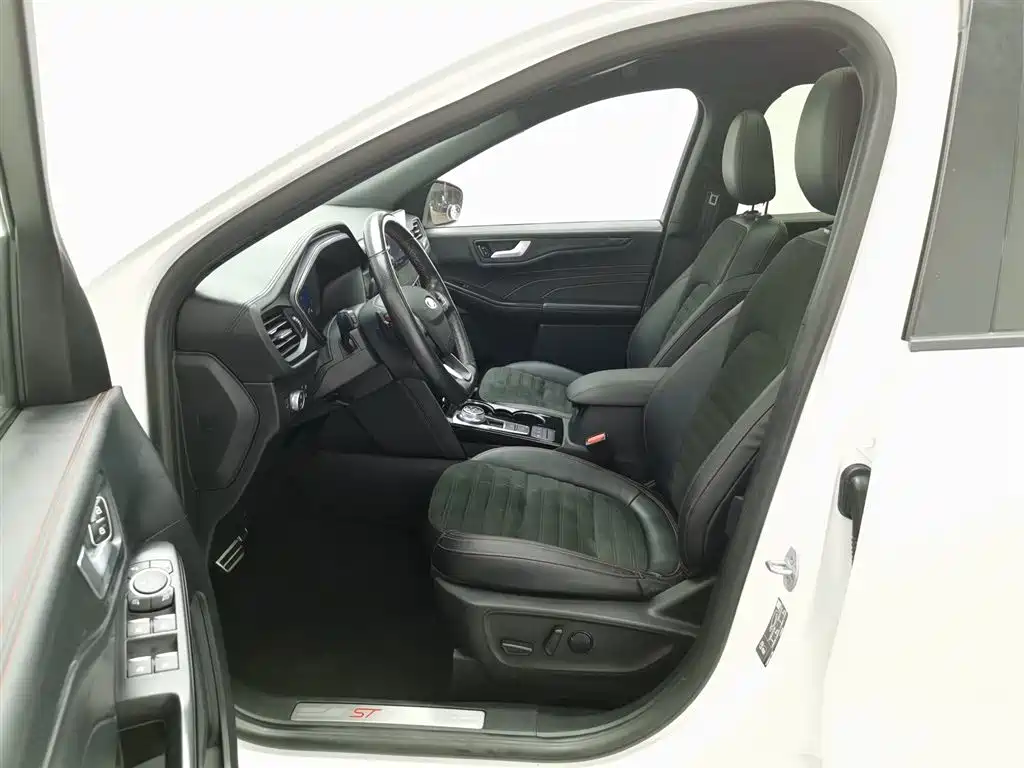 Ford Escape 2020 — фото 10