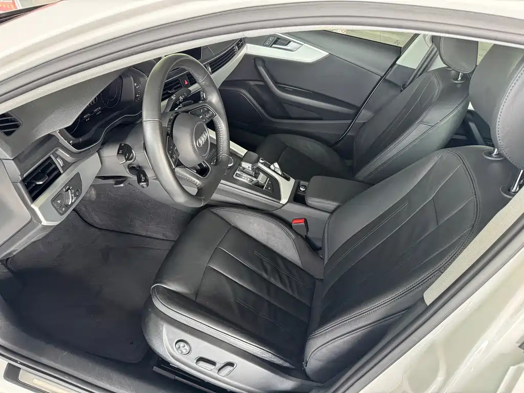Audi A4L 2019