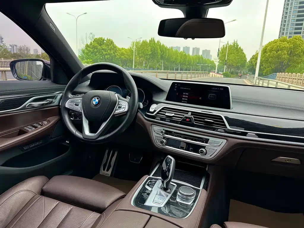 BMW 7 Series 2018 — фото 7