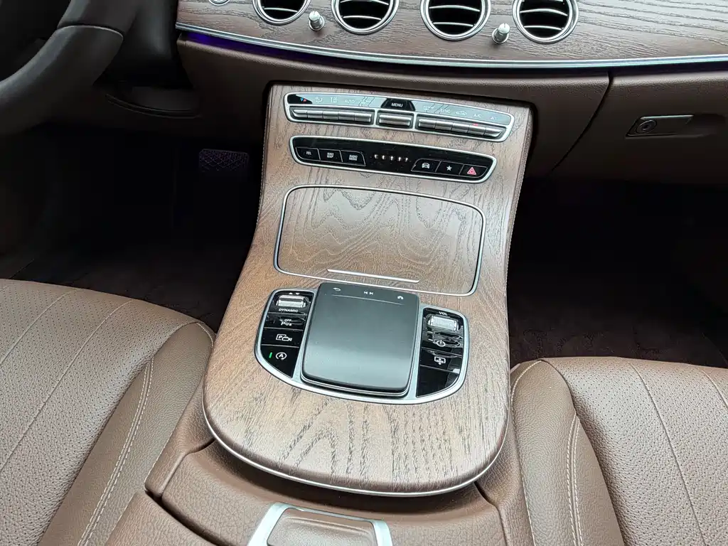Mercedes-Benz E-Class 2023 — фото 17