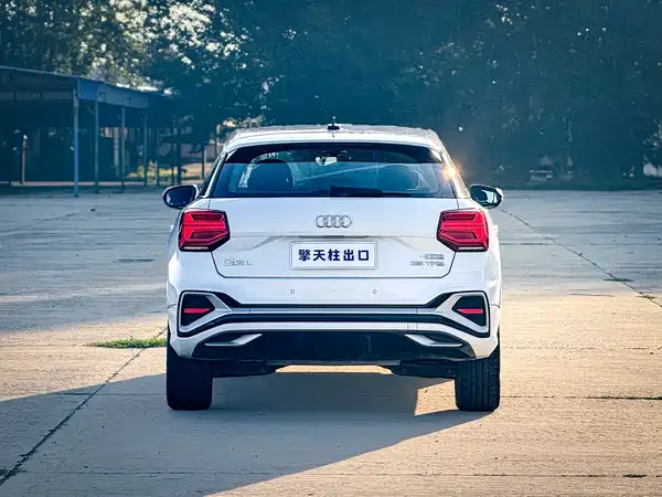 Audi Q2L 2023