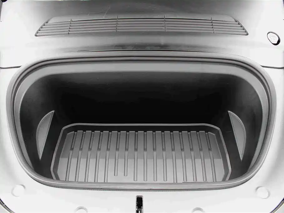 Tesla Model Y 2023 — фото 15