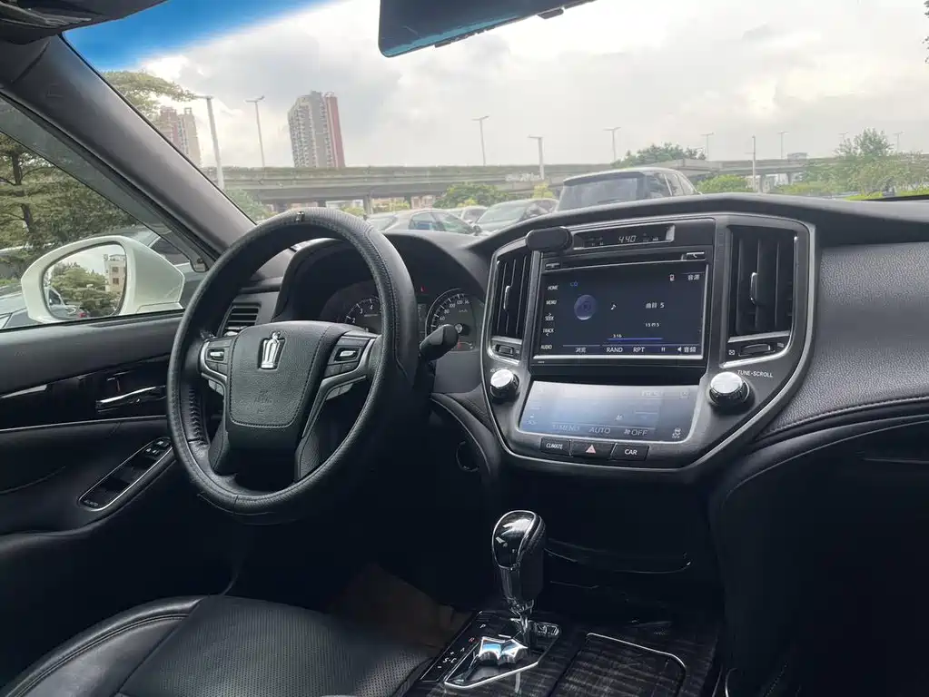 Toyota Crown 2016 — фото 17