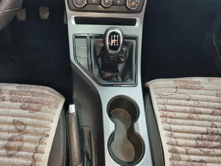 Geely Emgrand 2020 — фото 16