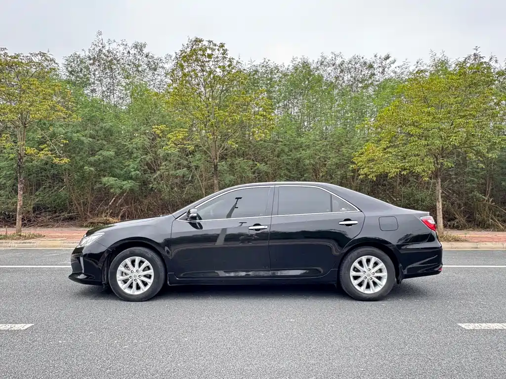 Toyota Camry 2015 — фото 5