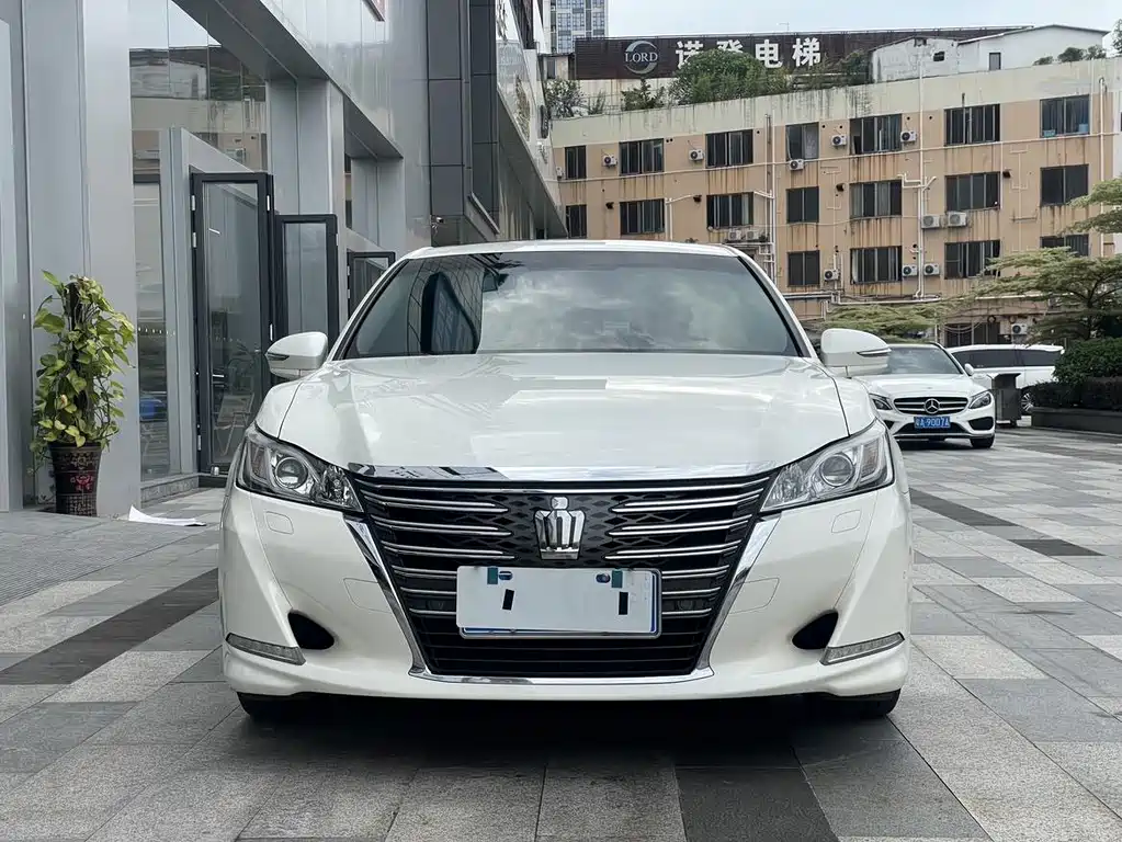 Toyota Crown 2016 — фото 16
