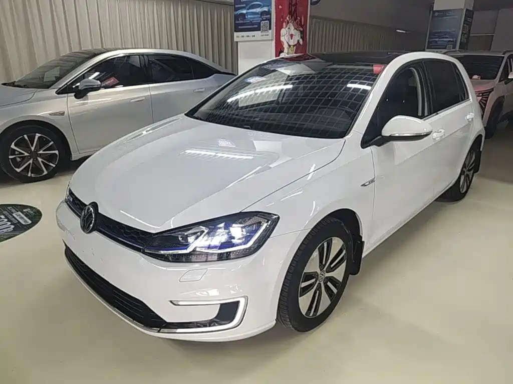 Volkswagen Golf EV 2020 — фото 2