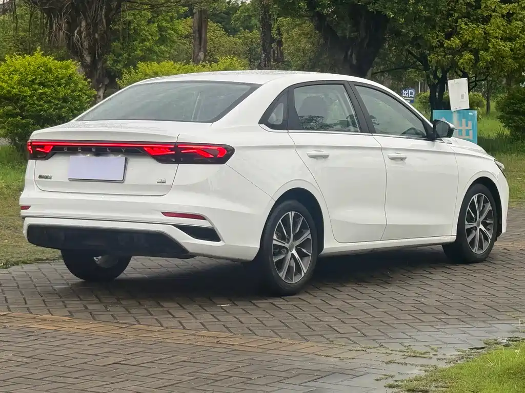Geely Emgrand 2022 — фото 10