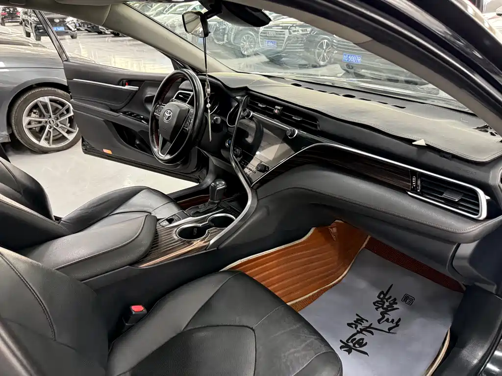 Toyota Camry 2020 — фото 13