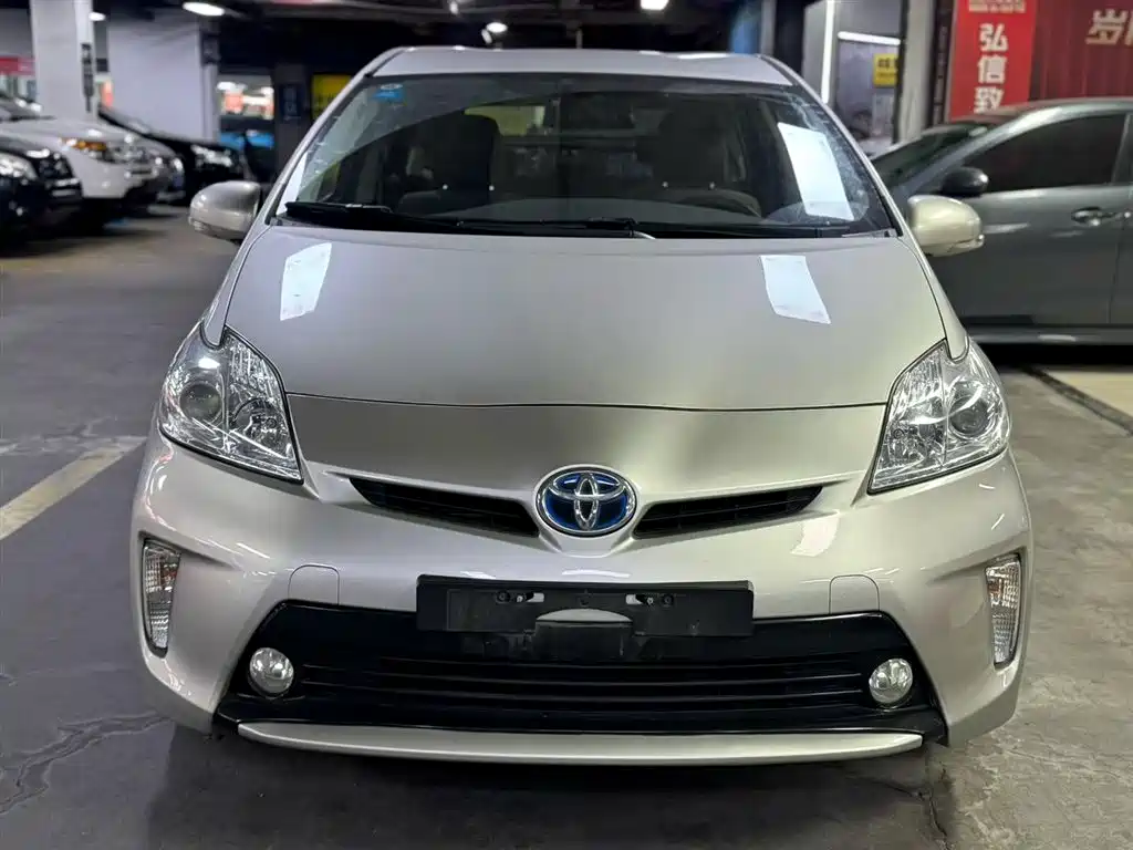 Toyota Prius 2015 — фото 2