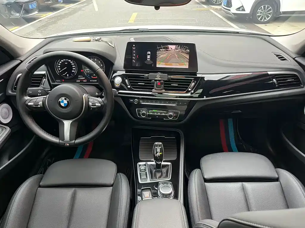 BMW 1 Series 2022 — фото 10