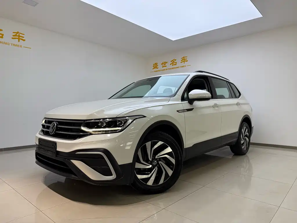 Volkswagen Tiguan L 2022 — фото 1