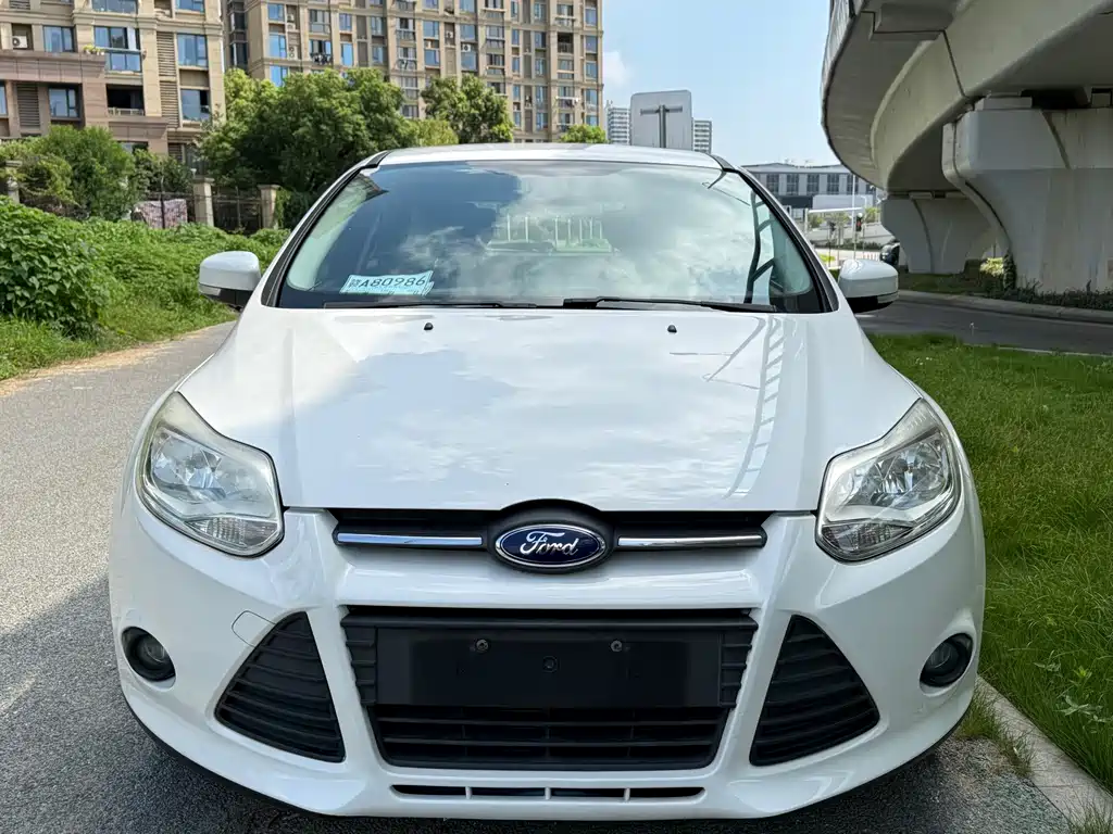 Ford Focus 2014 — фото 2