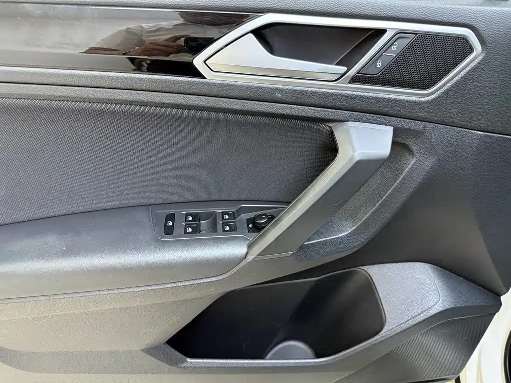 Volkswagen Tiguan L 2022 — фото 12