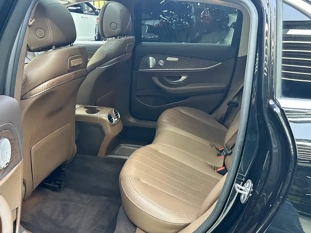 Mercedes-Benz E-Class 2019 — фото 12
