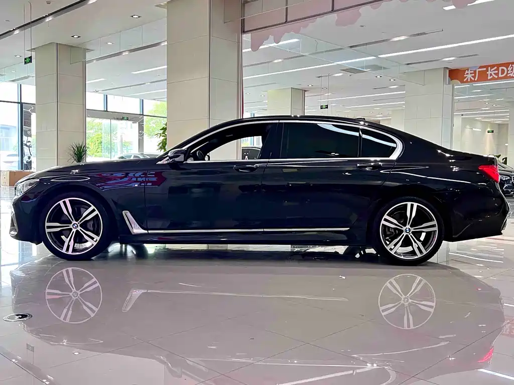 BMW 7 Series 2018 — фото 3