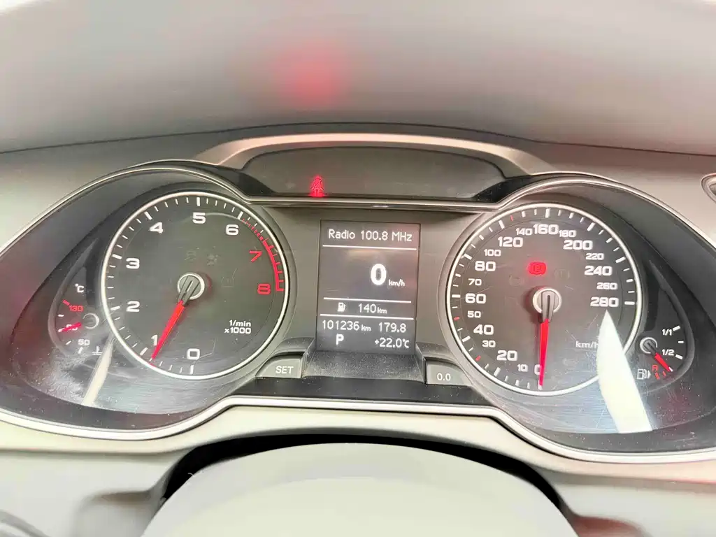 Audi A4L 2015 — фото 18