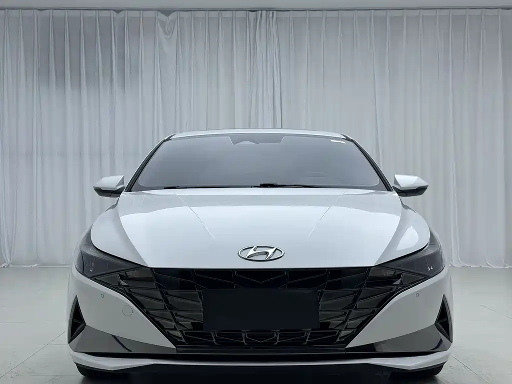 Hyundai Elantra 2023 — фото 2