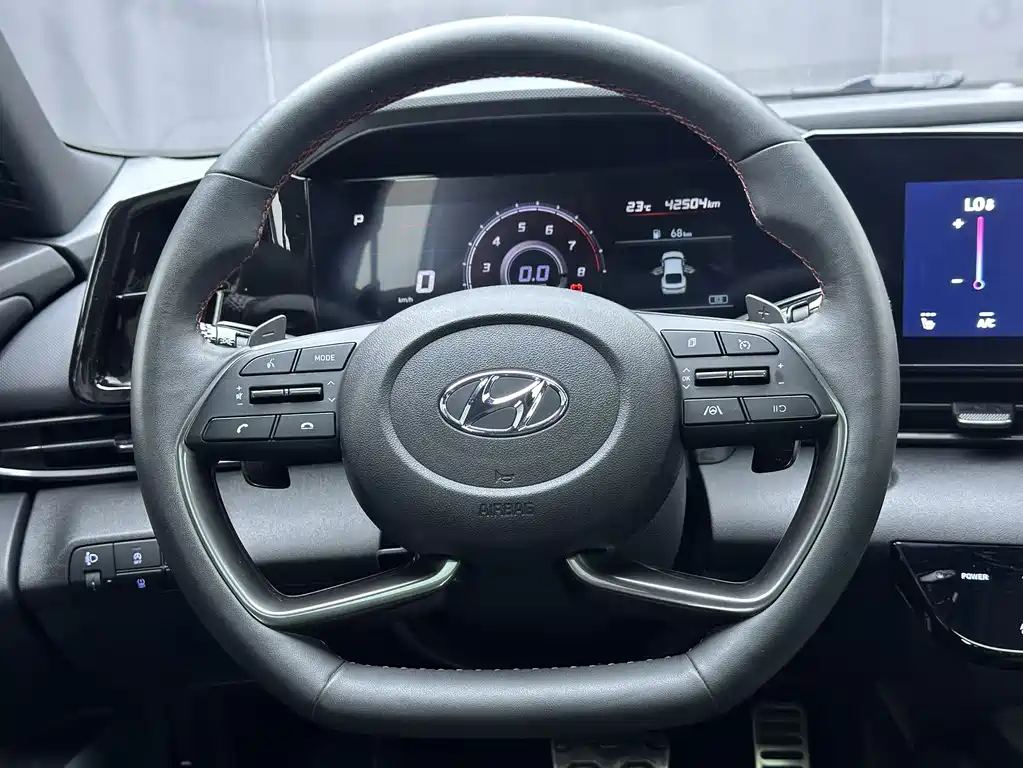 Hyundai Elantra 2023 — фото 12